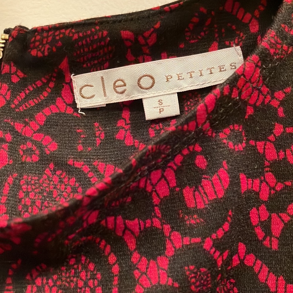 Cleo petites short sleeve lace print top - Picture 3 of 5